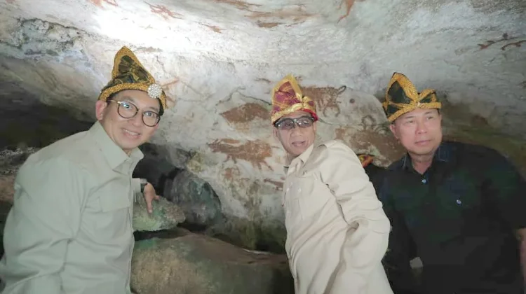 Indonesia Showcases World's Oldest Nonfigurative Cave Art at Festival