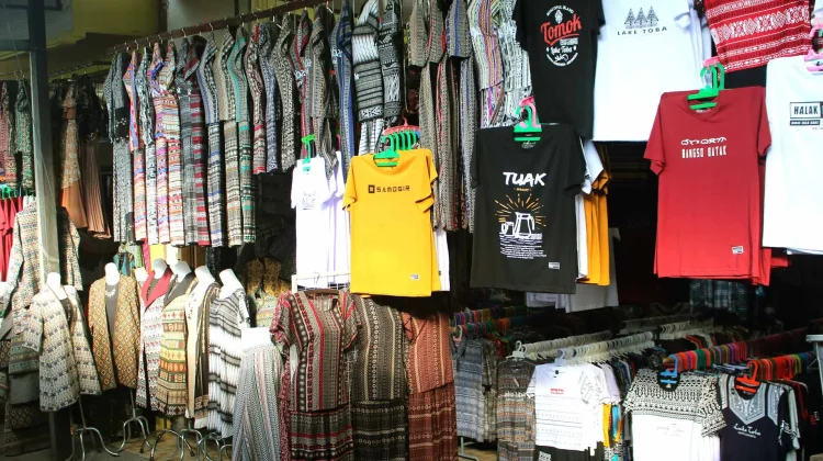 Recommendations for Hunting Souvenirs Unique to Lake Toba