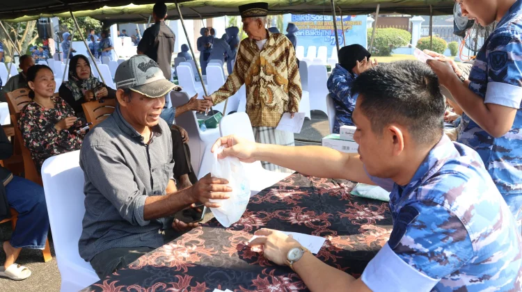 TNI AU Units in Yogyakarta Hold Health Services and Social Assistance for Bantul
