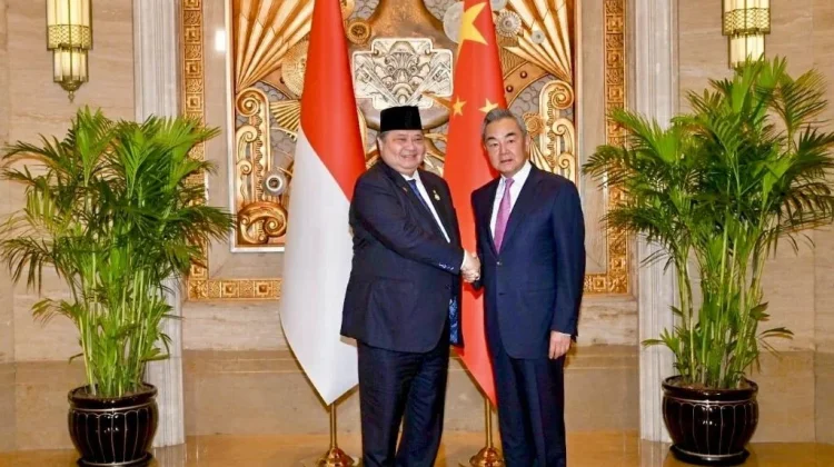 Govt Discusses Strategic Cooperation with Chinese Foreign Minister Wang Yi