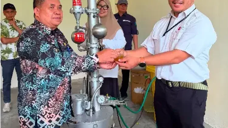 Indonesia Converts Plastic Waste to Fuel in Derawan