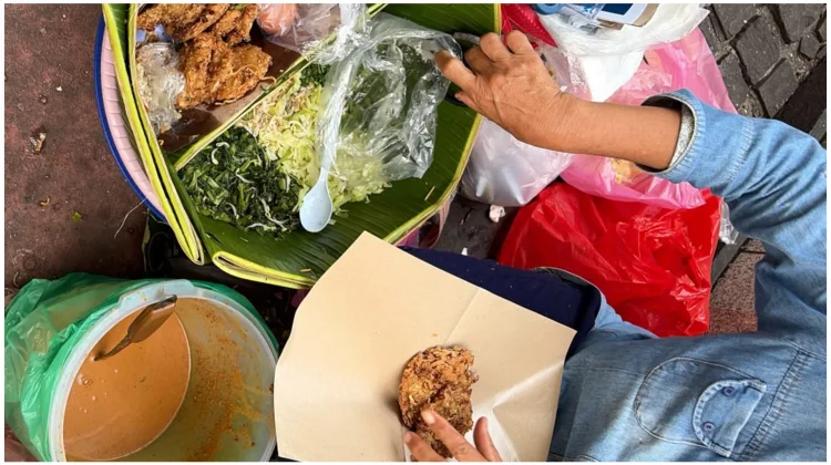 Pecel Sayur, Indonesia's Traditional Vegetable Dish Rich in Flavor and Nutrition