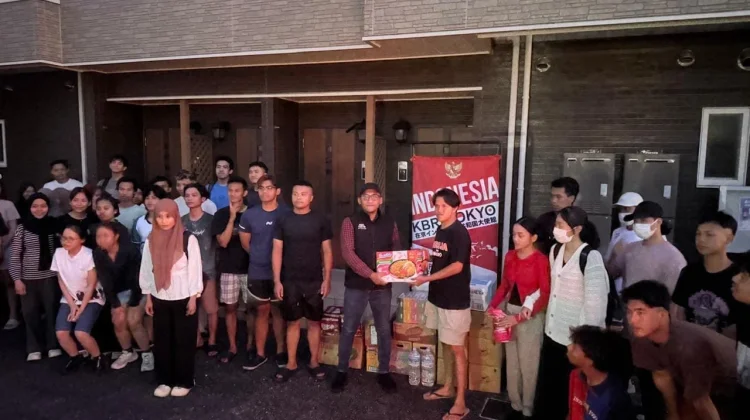 Indonesian Embassy Delivers Aid to Nationals Hit by Kumamoto Quake
