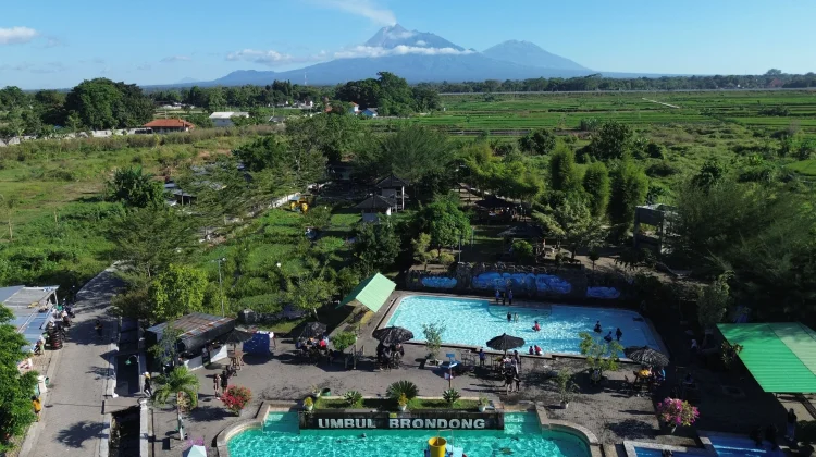 Umbul Brondong Offers Natural Spring Escape Amid Rural Landscapes