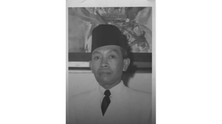Minister Supports Proposal to Honor Mr. Assaat as National Hero