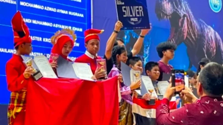 Indonesian Students Win Awards at Youth Robotics Competition