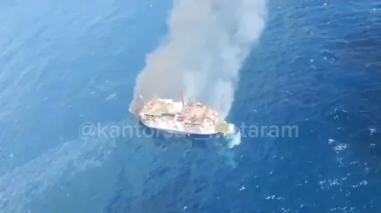 Joint Team Evacuates 173 Passengers of Motor Vessel Burned in Lombok Strait
