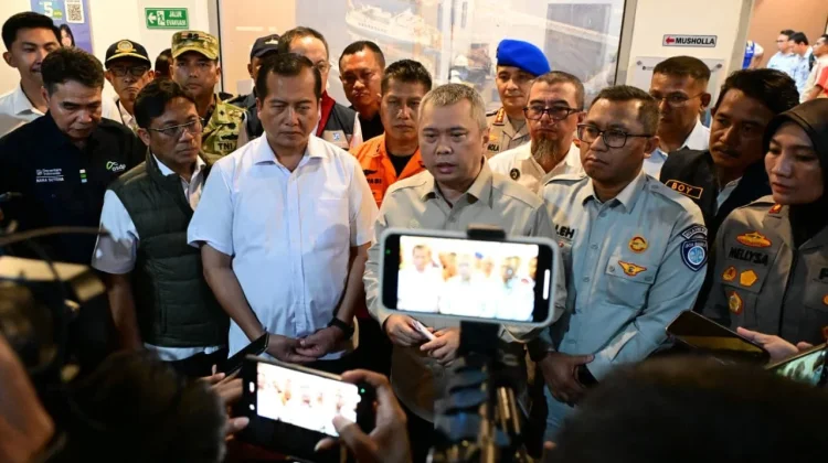 Minister Instructs Focus on Passengers Rescue After MV Putri Yasmin Fire