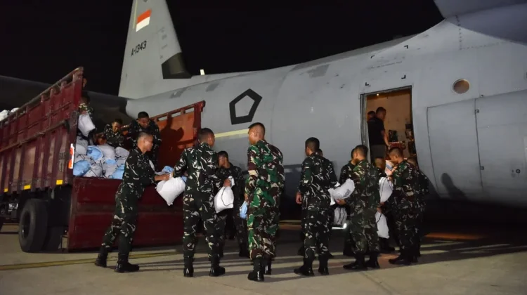 Indonesian Air Force Aircraft Deliver 27 Tons of Aid to Earthquake Victims in NTT