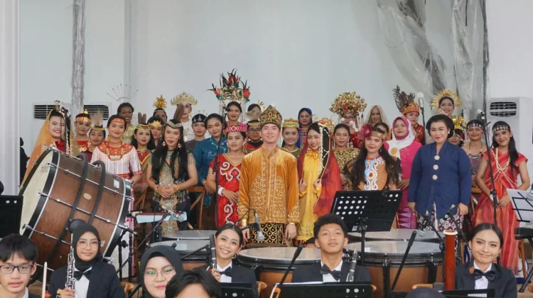 Young Indonesian Talents Showcase Cultural Diversity at Independence Ceremony