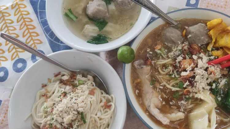 Lomie and Yamin Asin: Two Noodle Dishes Reflecting Indonesia’s Culinary Diversity