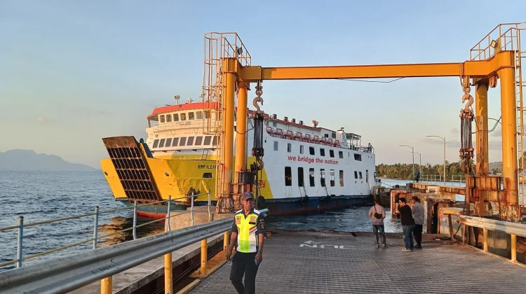 Govt Optimizes Ferry Services to Deliver Aid to Earthquake-Hit NTT