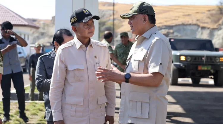 Minister Sjafrie and Public Works Minister Inspect Infantry Battalion TP 834/WM