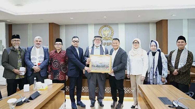 Int'l Parliament Caucus Provides Support for Palestinian Independence