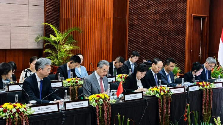 Wang Yi Offers Condolences Over East NTT Earthquake at Indonesia-China CSD Meeting