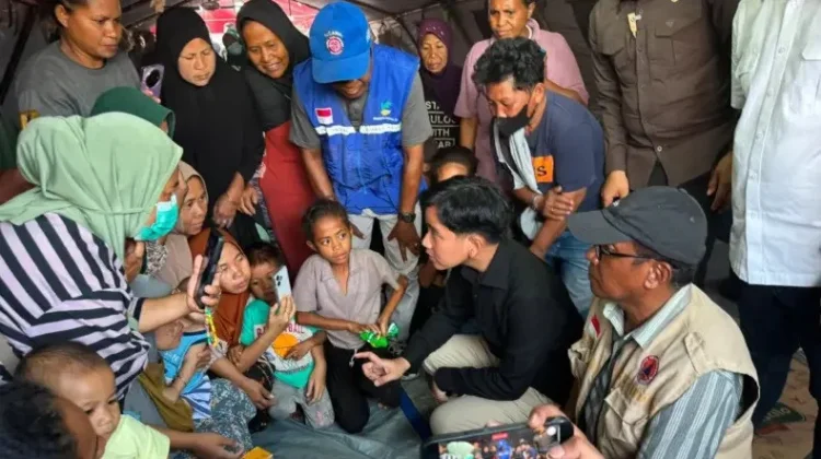 VP Gibran Visits Earthquake Refugees in Sikka