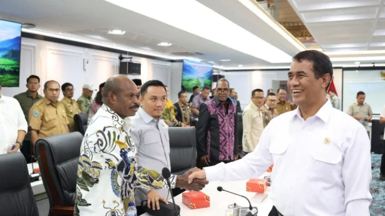 Indonesia Supports Farming in Papua Highlands with Equipment, Arabica Coffee