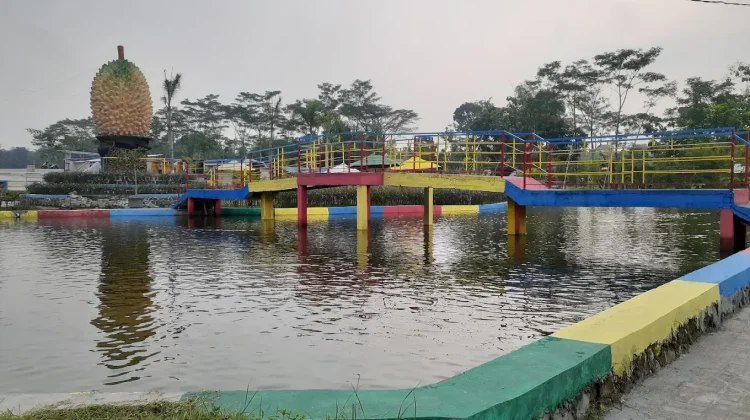 Taman Jlengut Offers Interactive Wildlife Education in Klaten