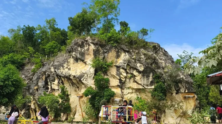 Bukit Jatayu Offers Dramatic Limestone Landscapes in Klaten