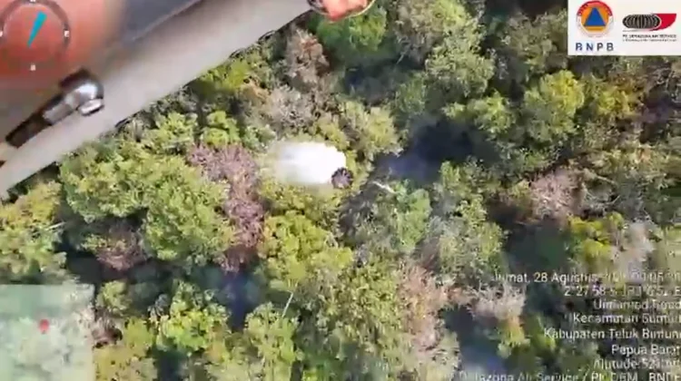 BNPB Deploys Water Bombing Helicopter for Forest Fire Management in Teluk Bintuni