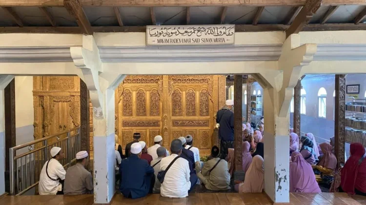 Sunan Muria Mosque Offers Religious Tourism on the Slopes of Mount Muria