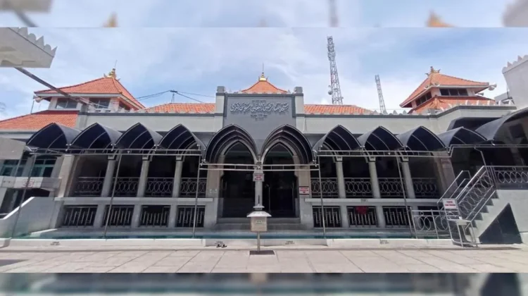 Sunan Giri Mosque Stands as Historic Giri Kedaton Landmark
