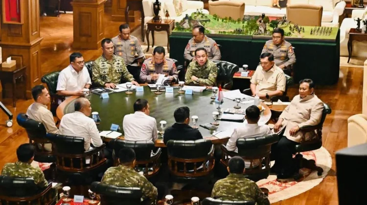 President Prabowo Meets Military, Police Chiefs Over Forest Fires