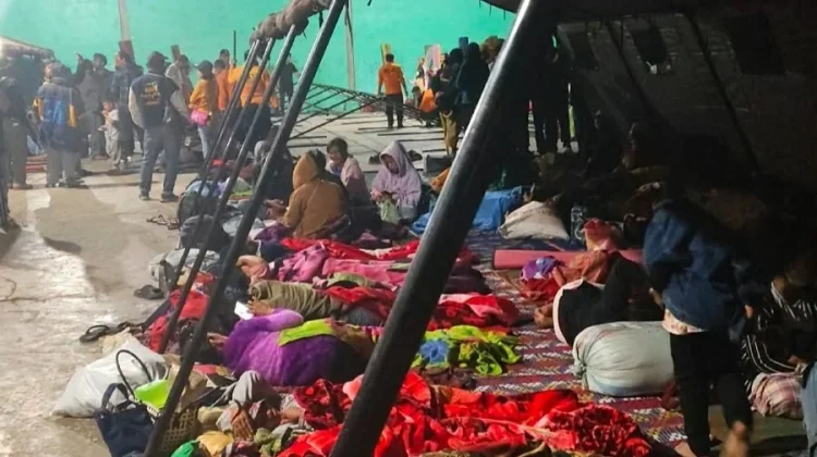 Hundreds of Village Residents Evacuated After Mount Sinabung’s Activity