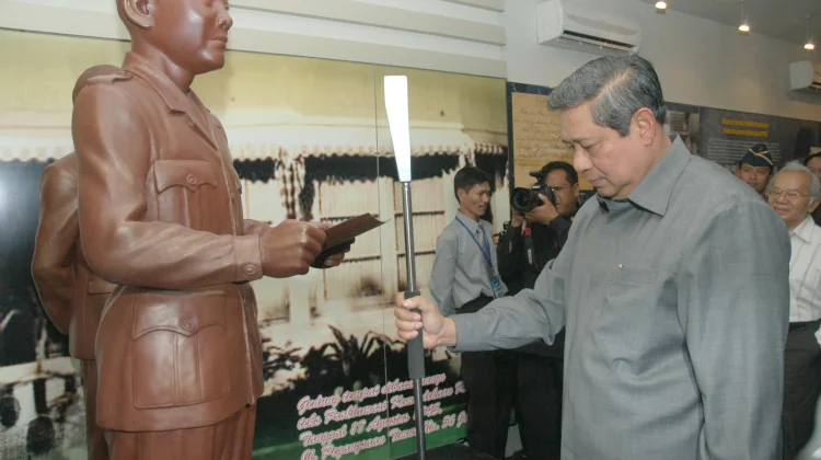Susilo Bambang Yudhoyono: Indonesia's First Directly Elected President