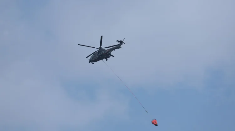 Indonesian Air Force Deploys Caracal Helicopter to Fight Wildfires in IKN