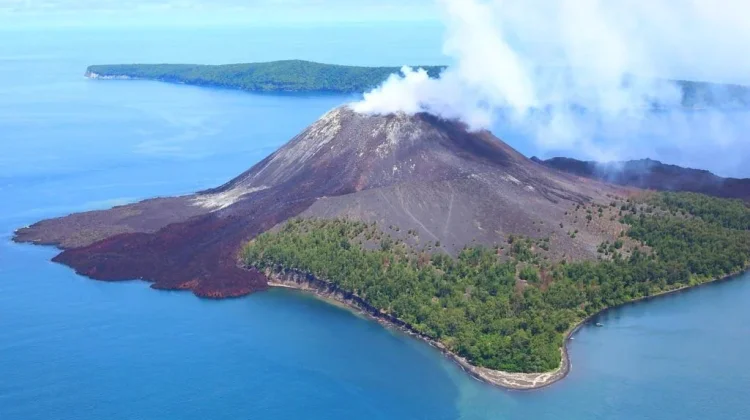 Ministry Urges Public to Stay Calm Yet Vigilant Amid Anak Krakatau Eruption