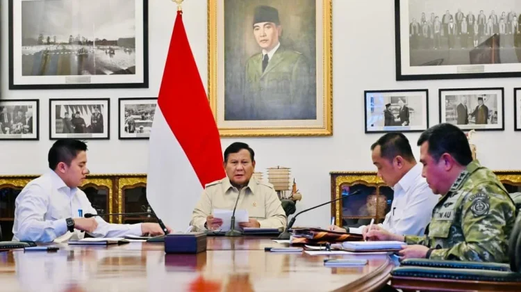 President Prabowo Calls for Bigger Disaster Mitigation Budget in Limited Meeting