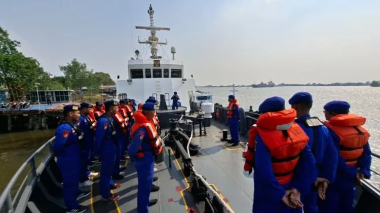 Indonesia Intensifies Search for 118 Missing Ferry Passengers