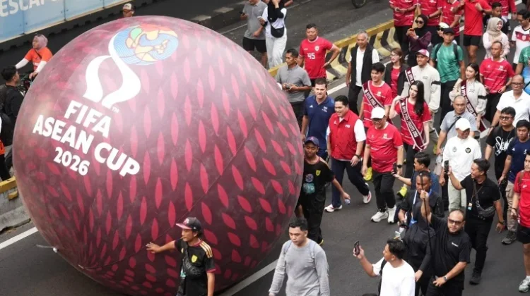 PSSI Chief, Jakarta Governor Roll Giant FIFA ASEAN Cup Ball