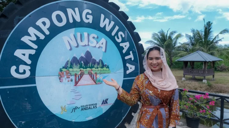 Minister of Tourism Visits Tourism Village and Disaster Education Museum in Aceh