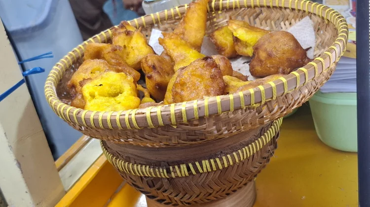 Cempedak Goreng: Crispy Outside, Soft and Sweet Inside