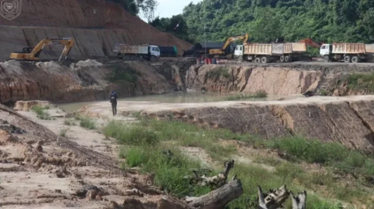 Govt Urges Landfill Wetting to Prevent Fires