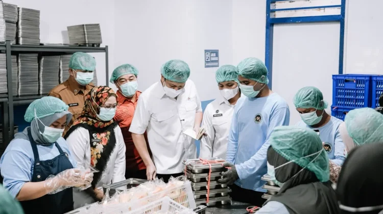 Government Ensures Waste Management in Free Meals Program