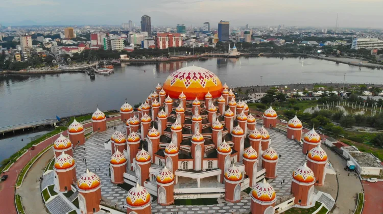 Masjid 99 Kubah: Makassar's Futuristic Coastal Landmark