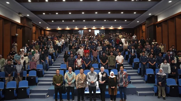 Govt Invites UGM Students to Create Ideas for Future Energy