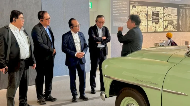 Govt Studies Toyota's Innovation and Manufacturing Culture in Japan