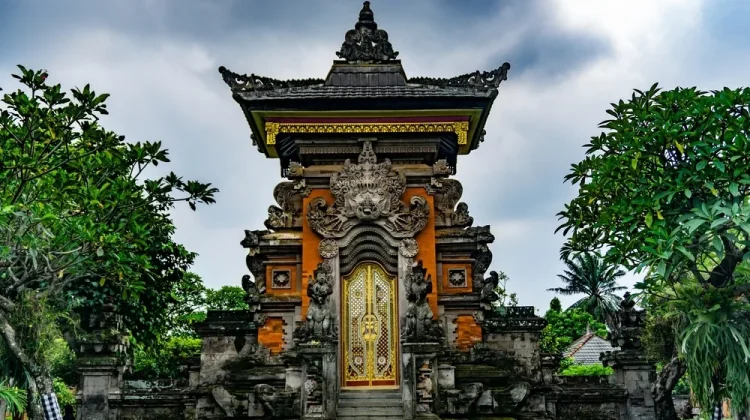 Angkul-Angkul Gate Reveals Bali's Intricate Traditional Architecture