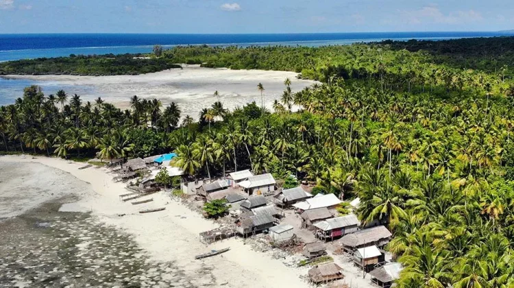 Liya Togo Offers Historic Forts and Wakatobi Beauty