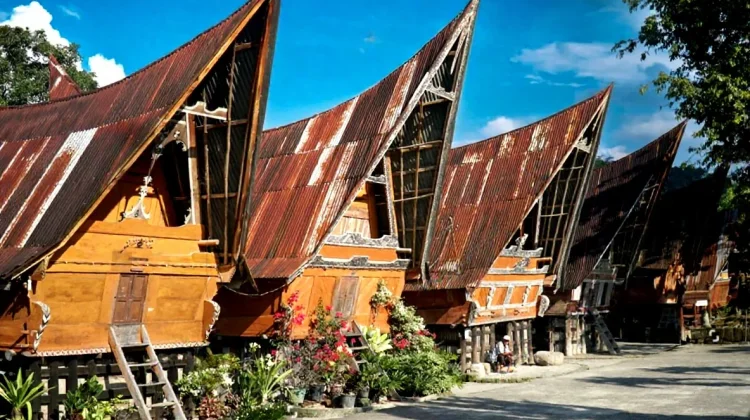 Rumah Bolon Showcases Batak Craftsmanship Through Curved Roofs and Carvings