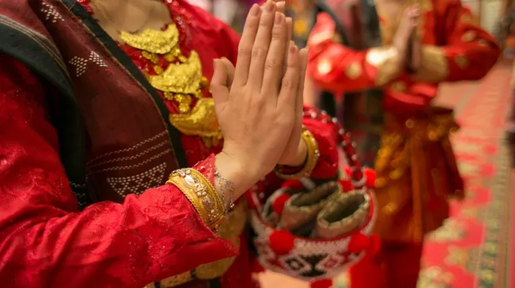 Gubang Dance Features Mystical Masks, Lively Audience Interaction