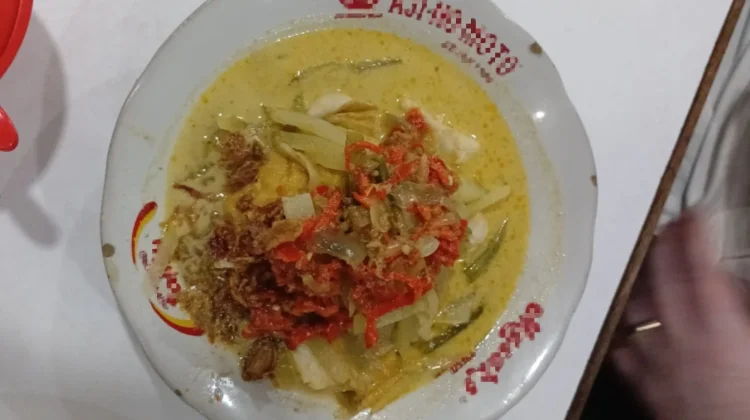 Lontong Cap Go Meh: A Taste of Indonesia’s Chinese-Javanese Heritage