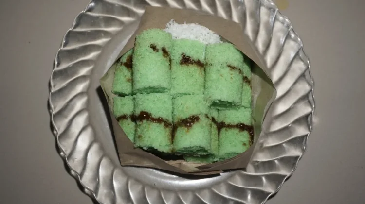 Puthu Lanang: Traditional Snack Endures Modern Fast Food