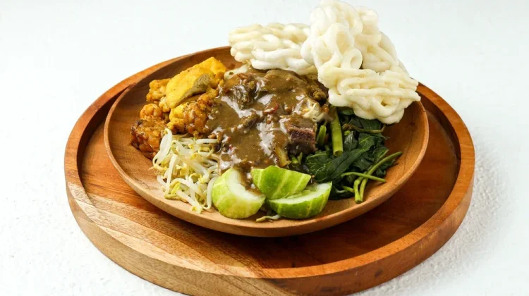 Rujak Cingur: Surabaya's Traditional Salad with Cow Muzzle and Petis