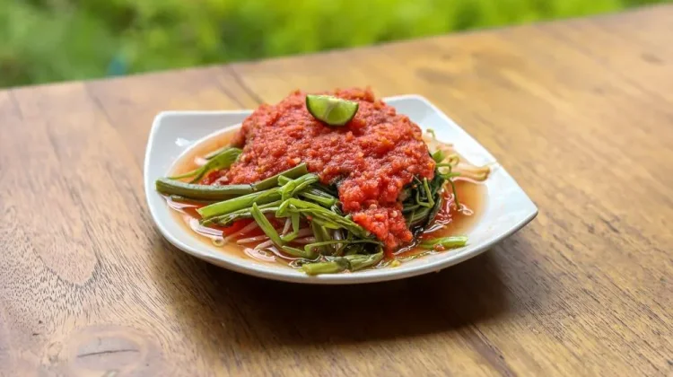 Pelecing Kangkung: Lombok's Spicy Water Spinach with Tomato Sambal