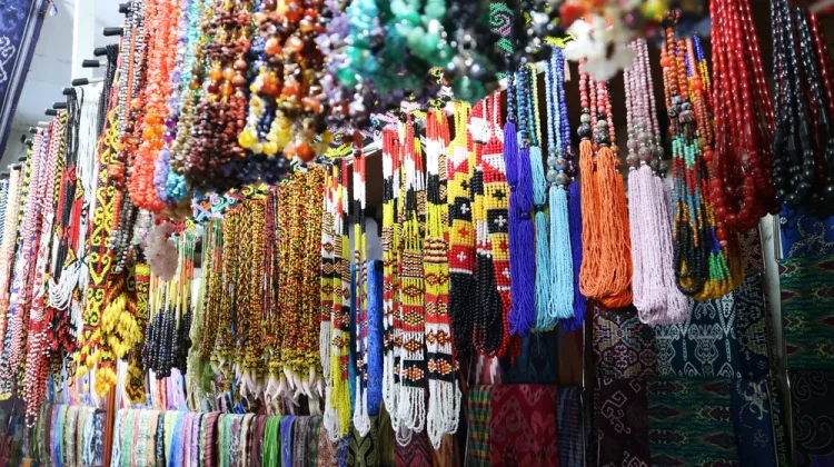Kapuas Besar Shopping Center: Souvenir Hub in Pontianak